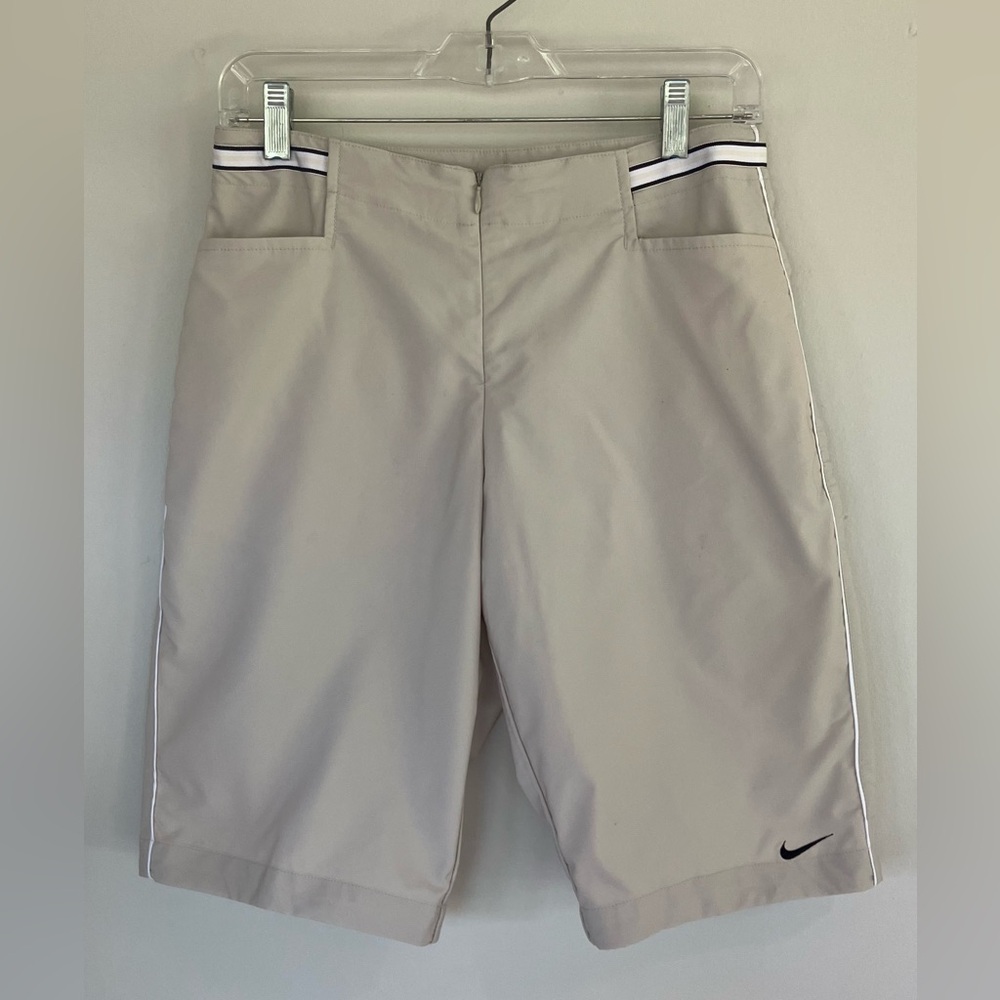 Nike Women’s Dri-Fit Golf Shorts Khaki Size Small NWT